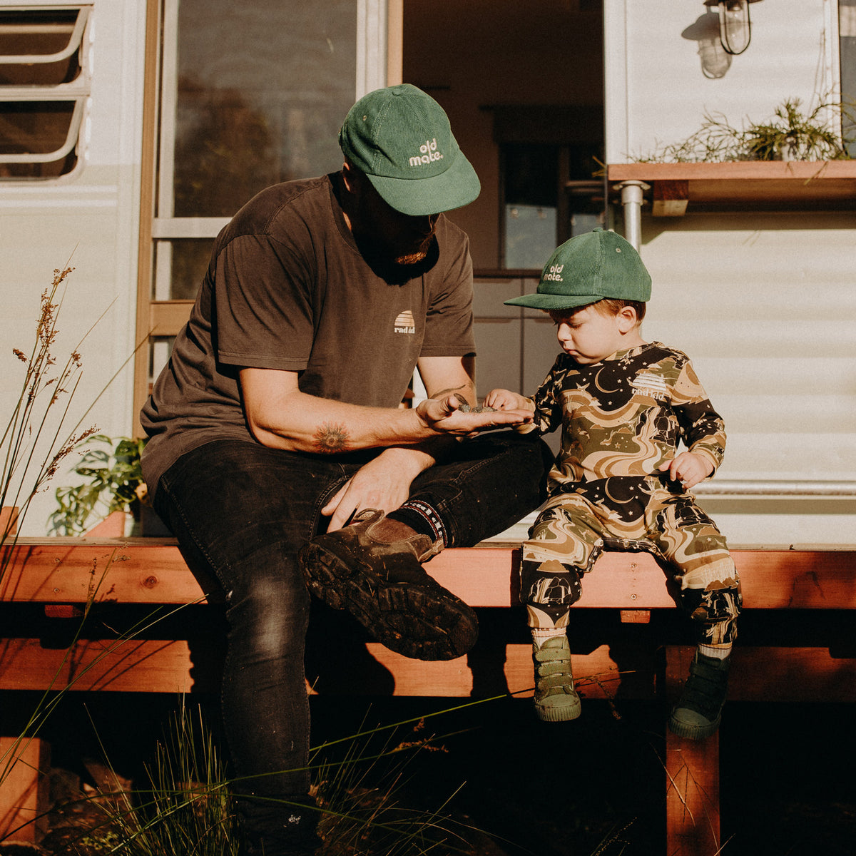 BANABAE RAD DAD TEE - WASHED BLACK | THE IVY PLANT STUDIO 